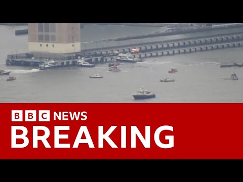 At least one dead in Hudson River helicopter crash in New York | BBC News
