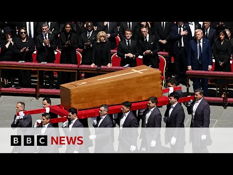 Pope Francis taken to final resting place after funeral in Vatican | BBC News