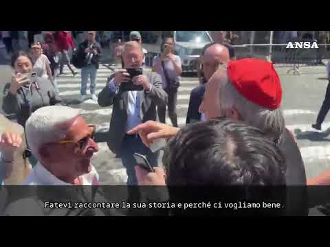 Il cardinal Zuppi e Alfredo: “Siamo di Trastevere, e’ mio fratello!”#ansa
