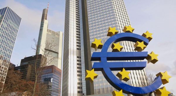 La Bce taglia ancora i tassi di interesse