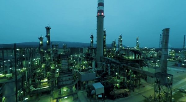 A febbraio cala la produzione industriale