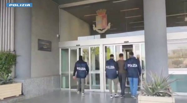 Arrestati 3 pakistani per traffico di migranti verso l’Ue, le immagini