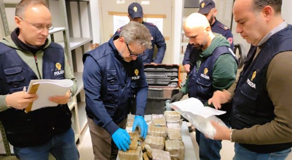 A Gela sequestrati 19 Kg di hashish e cocaina, un arresto