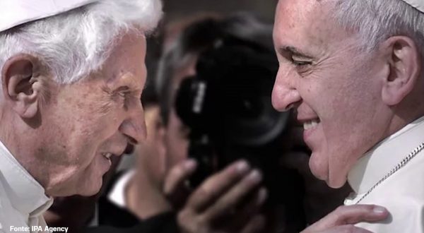 Il mondo in lutto: “Alle 7,35 il Papa è tornato alla casa del Padre”