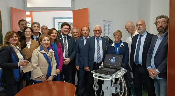 Siracusa, Rotary dona ecografo portatile a reparto Nefrologia e Dialisi dell’Ospedale Umberto I
