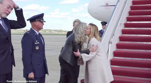 Meloni atterrata negli Stati Uniti per l’incontro con Trump