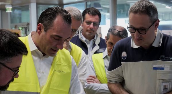 Stellantis, Filosa visita lo stabilimento di mirafiori