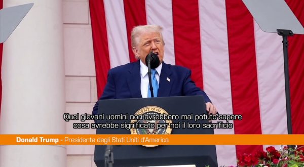 Trump celebra il Memorial Day al cimitero di Arlington