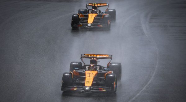Norris vince la sprint di Miami davanti a Piastri e Hamilton