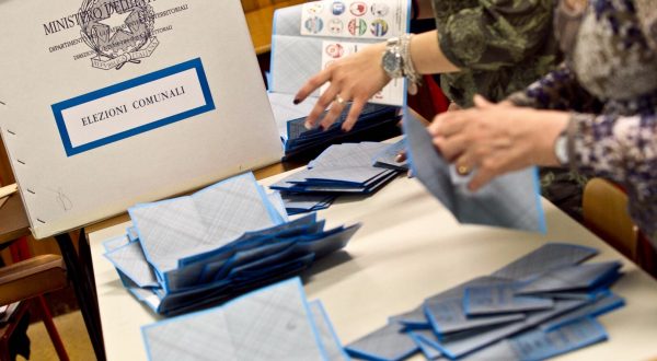 Genova e Ravenna al centrosinistra, ballottaggi a Taranto e Matera