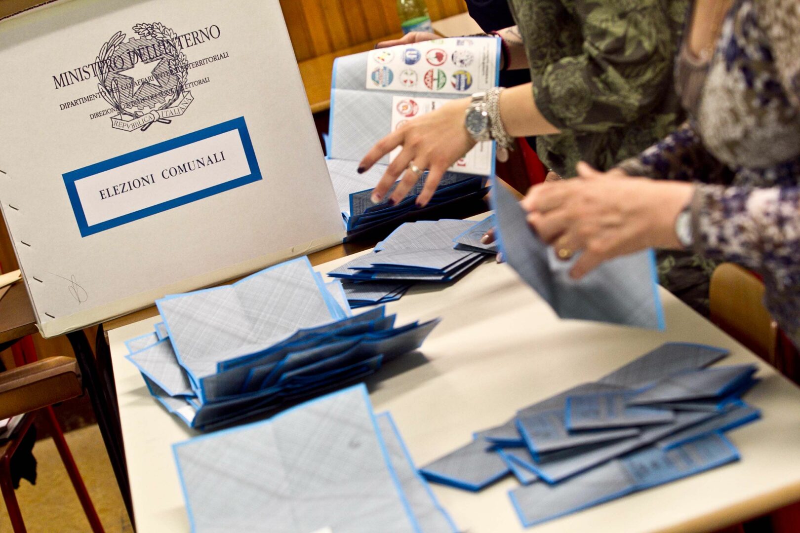 Genova e Ravenna al centrosinistra, ballottaggi a Taranto e Matera