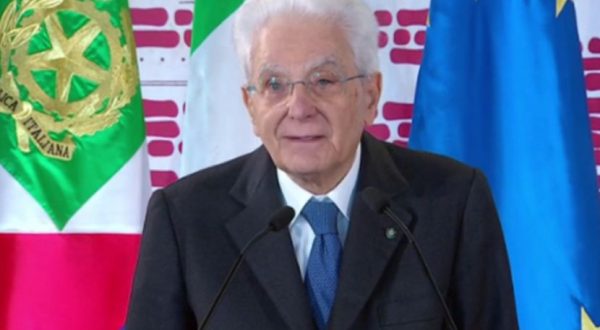 Mattarella “Su tutela diritti dei bambini non voltarsi dall’altra parte”