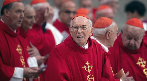 Conclave, cardinale Re “Il mondo di oggi attende molto dalla Chiesa”
