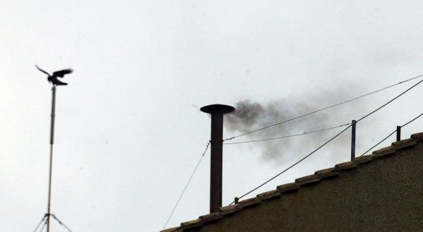 Fumata nera alla prima votazione per eleggere il Papa