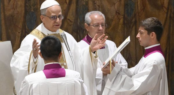Leone XIV conferma provvisoriamente tutti gli incarichi della Curia