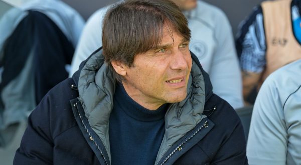 Conte “Ai tifosi interessa lo scudetto del Napoli, non il mio futuro”