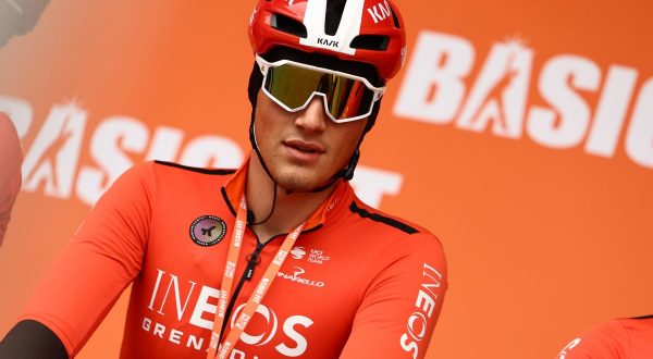 Il britannico Tarling vince la crono di Tirana, Roglic in rosa