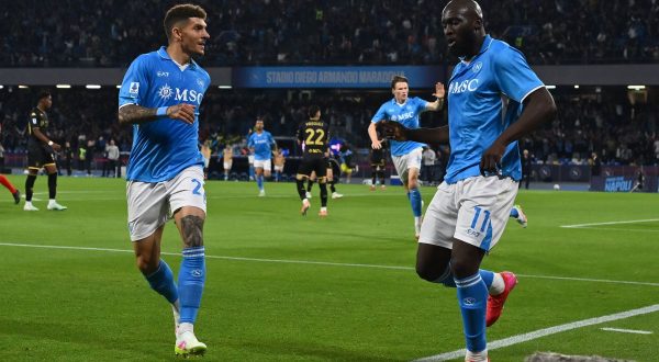 Il Napoli frena in testa, 2-2 col Genoa e l’Inter torna a -1