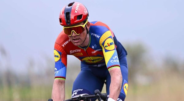 Van Uden vince a Lecce, Pedersen resta maglia rosa al Giro