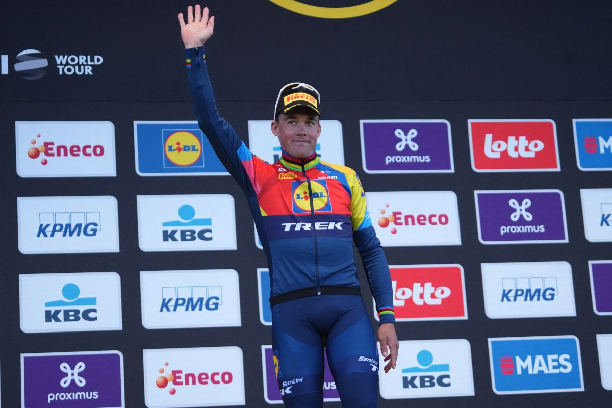 Groves vince in volata 6^ tappa del Giro, Pedersen resta in rosa