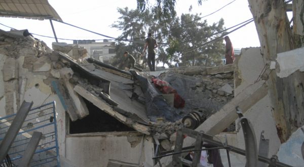 Nuovi raid israeliani nella Striscia di Gaza, 54 morti