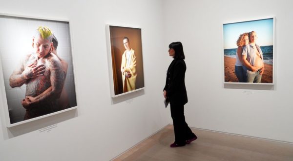 Intesa Sanpaolo, a Milano la mostra “Look at me like you love me”