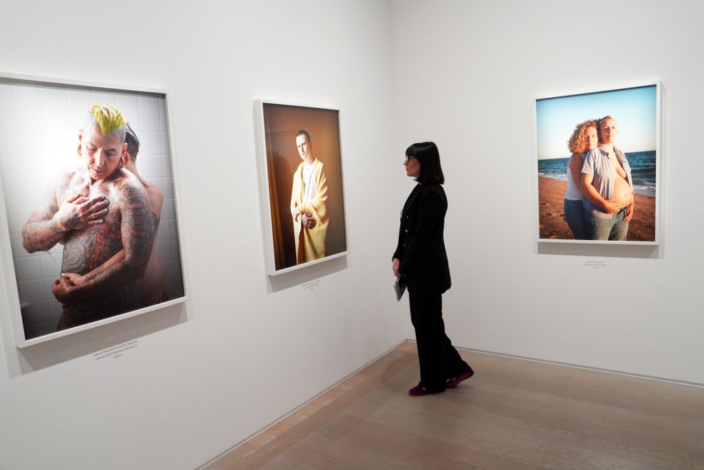 Intesa Sanpaolo, a Milano la mostra “Look at me like you love me”