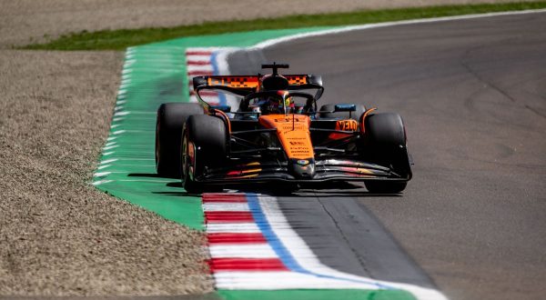 Le McLaren dominano il venerdì di Imola, Piastri il più veloce