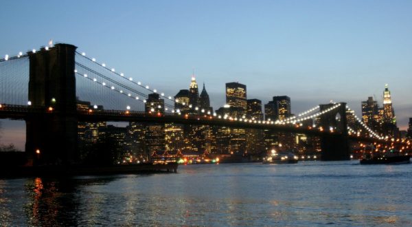 Veliero contro Ponte di Brooklyn a New York, 2 morti e 17 feriti