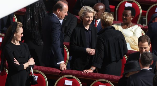 Von Der Leyen “Dare forma al profondo messaggio di pace del Papa”