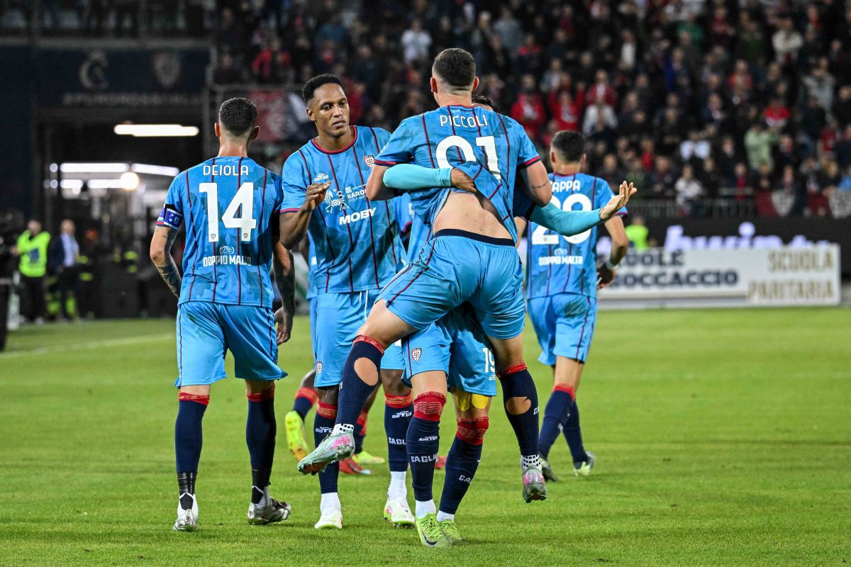 Cagliari-Venezia 3-0, i sardi festeggiano la salvezza