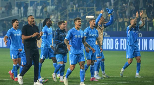 Lotta scudetto, Napoli-Cagliari e Como-Inter si giocano venerdì