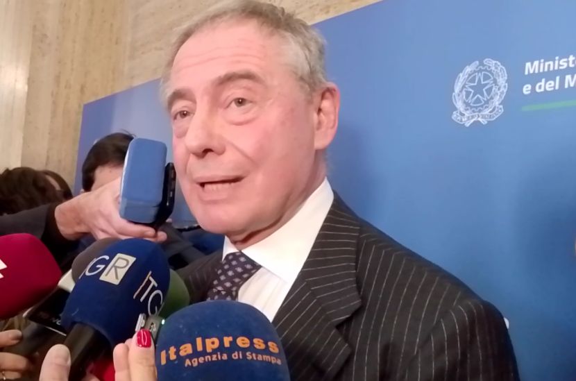 Ex Ilva, Urso &ldquo;Faremo il possibile per garantire ripresa del sito&rdquo;