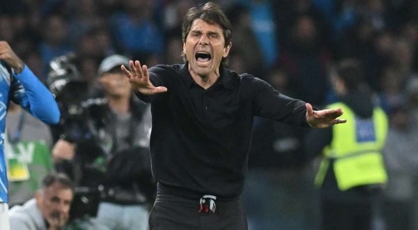 Conte “Settimana piena di emozioni, ora un regalo ai tifosi”