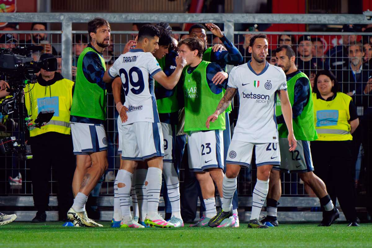 L&rsquo;Inter vince 2-0 a Como ma non basta per vincere lo scudetto