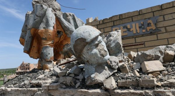 Nuovi attacchi russi in Ucraina, otto morti