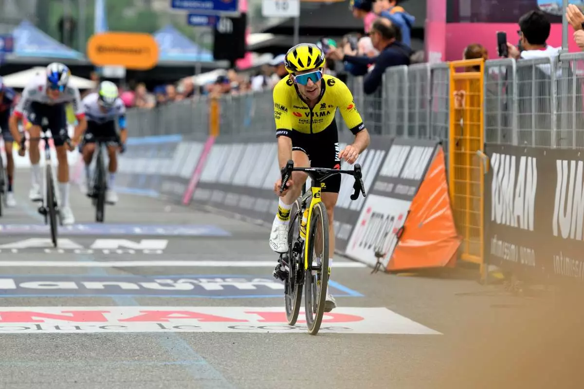 Harper vince a Sestriere, Simon Yates ipoteca il Giro 2025