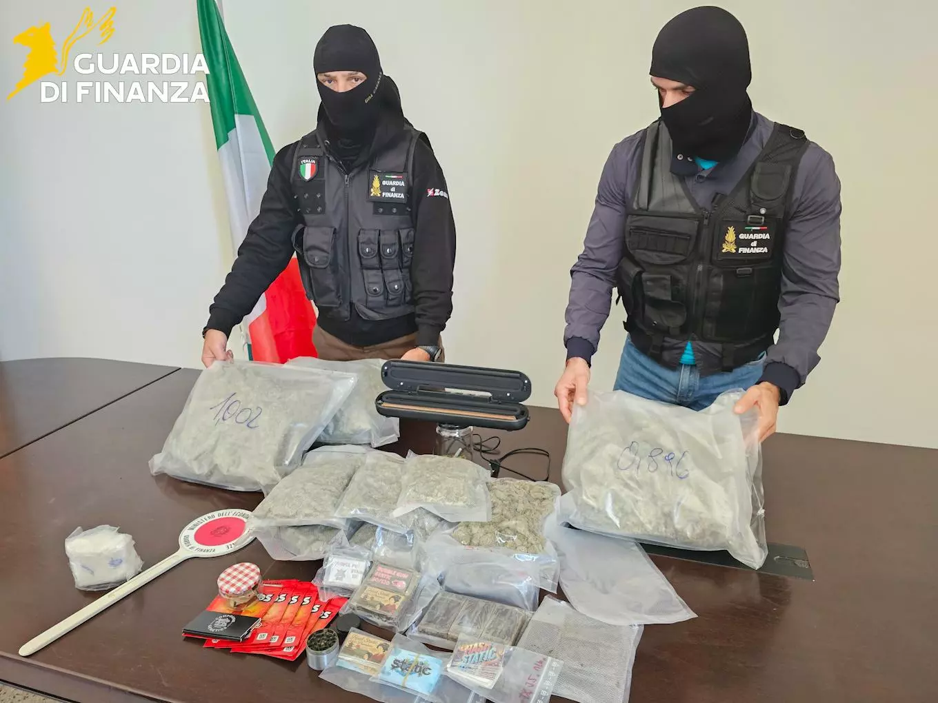 Operazione antidroga a Catania, tre arresti e 7 kg di sostanze sequestrate