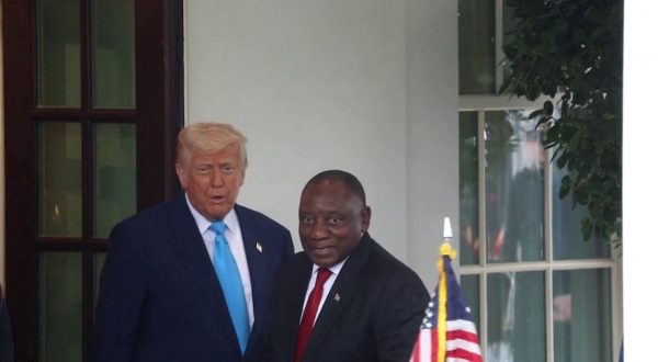 Trump accoglie il presidente del Sudafrica Ramaphosa alla Casa Bianca