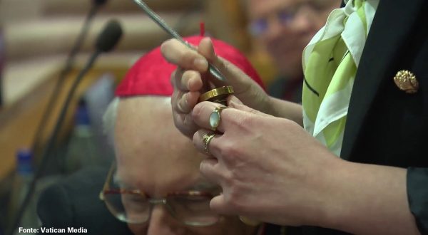 Vaticano, annullato l’anello del Pescatore