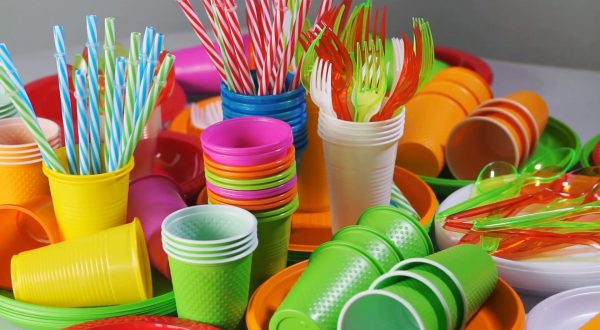 Plastica riutilizzabile o monouso? L’indagine di Legambiente