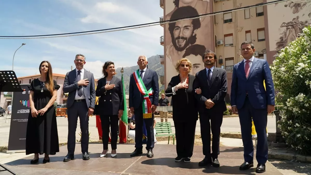 A Capaci inaugurato un murale per omaggiare gli “angeli” di Falcone