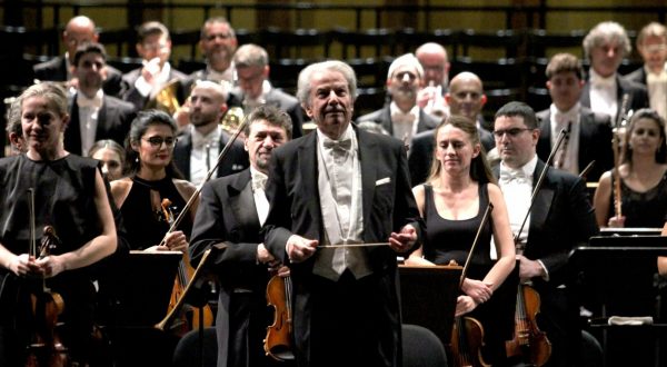 L’Orchestra sinfonica siciliana torna con Haenchen e Persson sulle note di Strauss