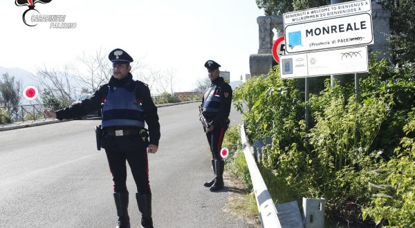 Evade dai domiciliari per organizzare una festa, un arresto a Palermo