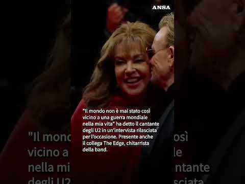 Bono Vox sbarca a Cannes, compare anche Sean Penn con i militari ucraini #ansa