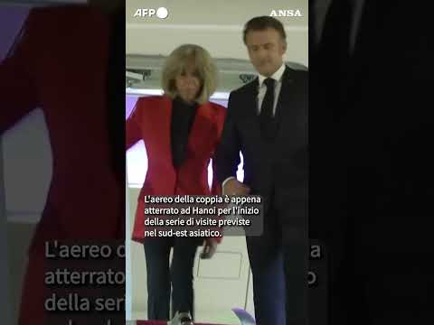 Bisticcio sull’aereo di Macron in Vietnam, la premie’re dame da’ uno schiaffo al Presidente #ansa