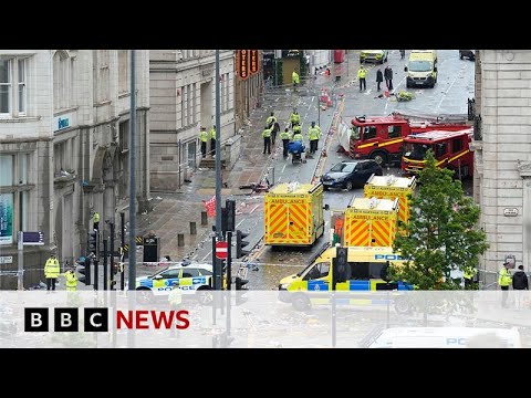 Four children among injured in Liverpool FC parade incident | BBC News