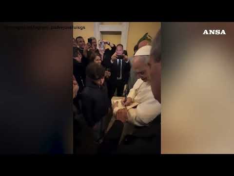 Il Papa a sorpresa al Palazzo del Sant’Uffizio dove viveva#ansa