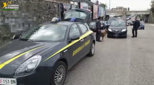 Napoli, 47enne arrestato per violenza e lesioni dopo un inseguimento