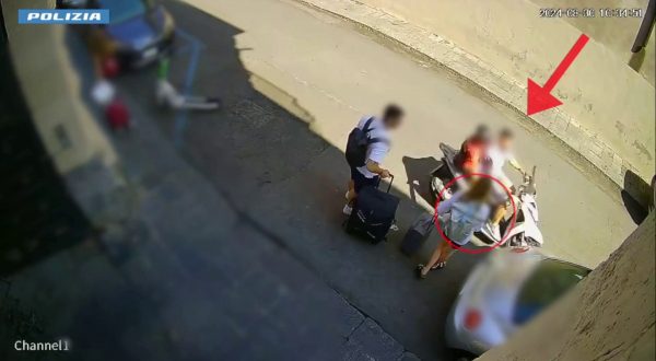 Scippi in pieno centro a Catania, arrestati due giovani